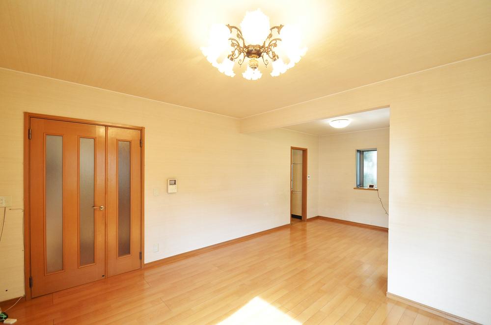 Same specifications photos (living)