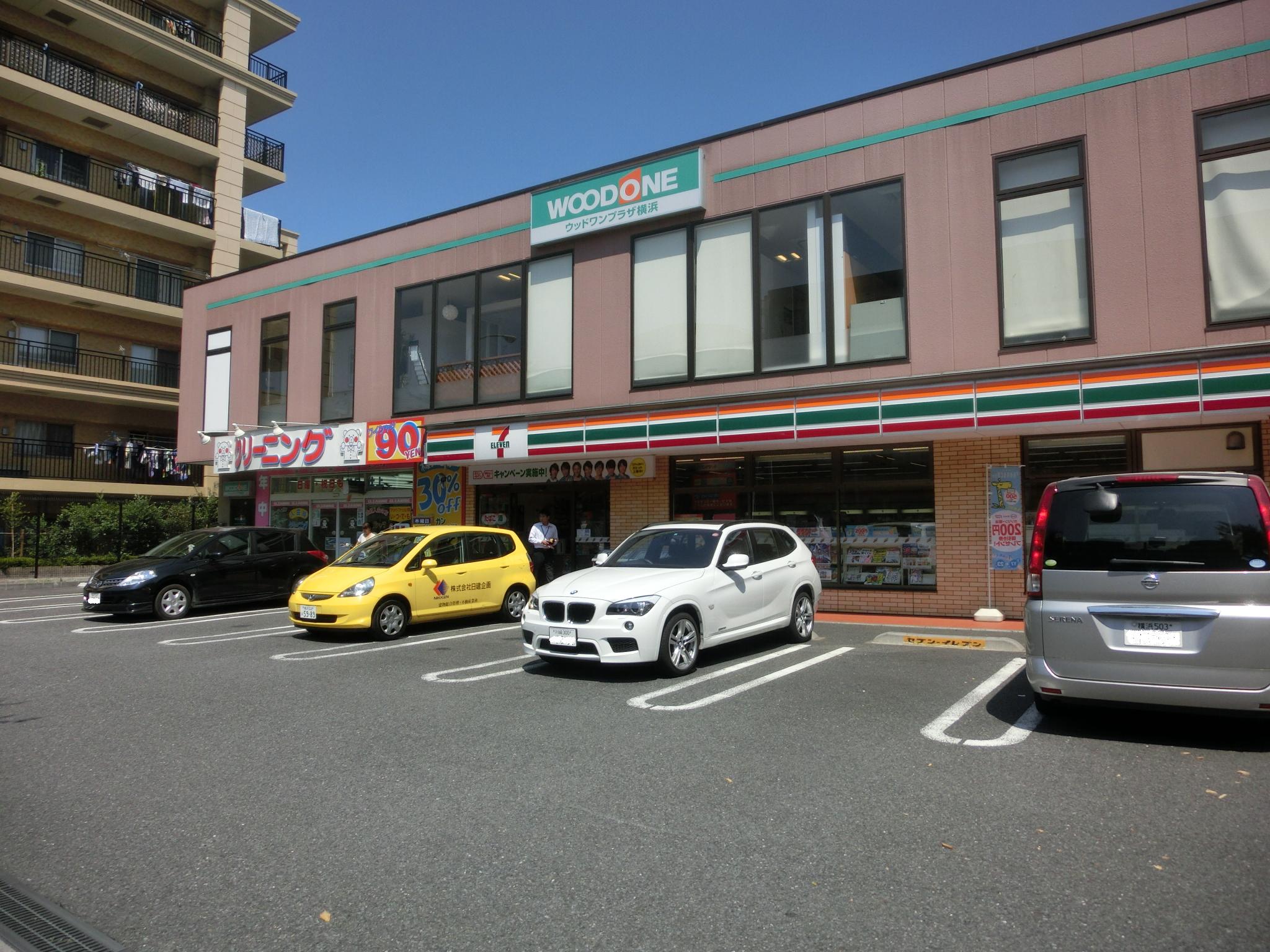 Convenience store. 700m to Seven-Eleven (convenience store)