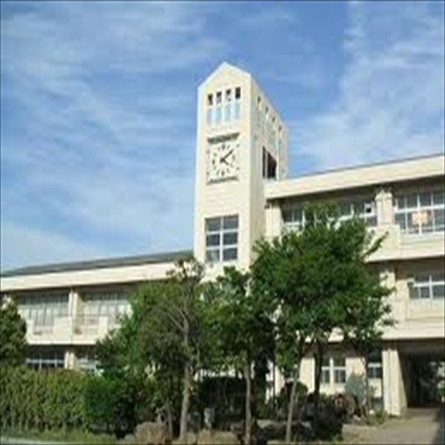 Primary school. It continued until the elementary school (elementary school) 900m