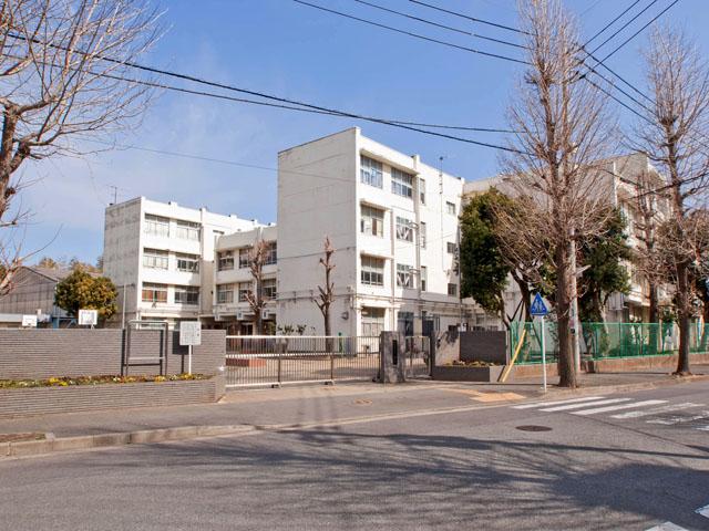 Primary school. 643m to Yokohama Municipal Katsuta Elementary School