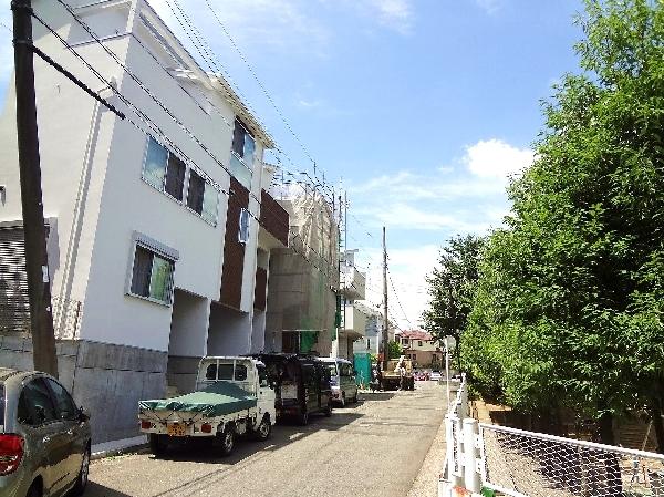 Local appearance photo. All six buildings is a subdivision.