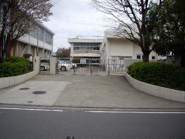 Primary school. Shin'yoshida until the second elementary school 840m Shin'yoshida the second elementary school
