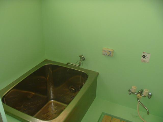 Bathroom. Indoor (January 2013) Shooting There is a window in the bathroom ventilation is also good