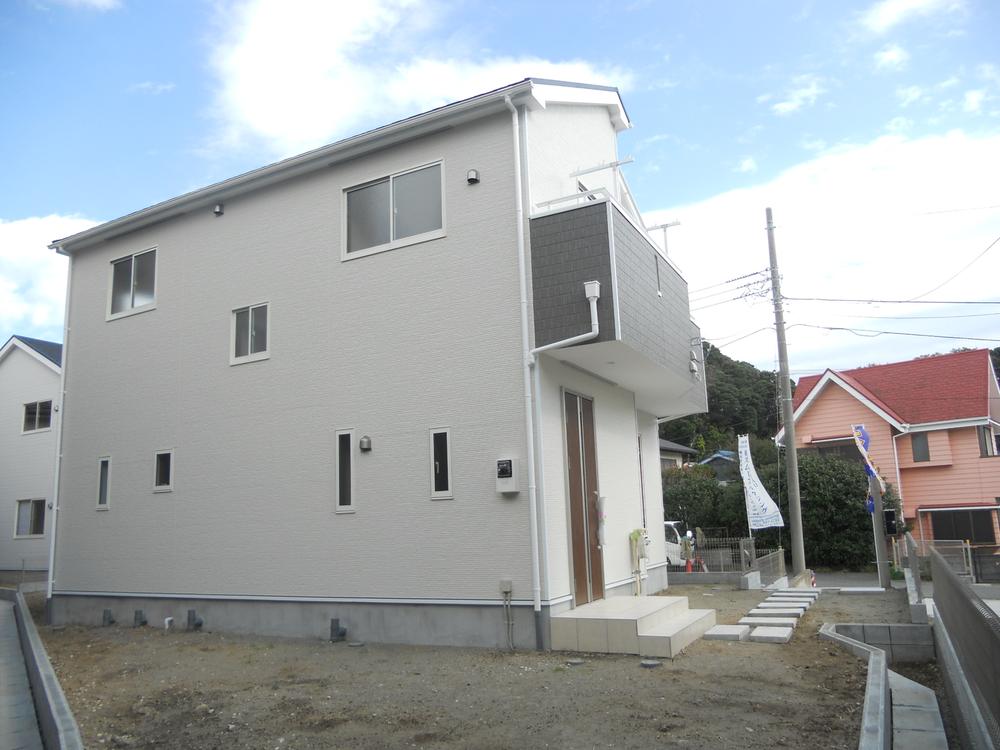 Local appearance photo. Peripheral