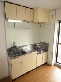 Kitchen. Two-burner gas stove can be installed (town gas)