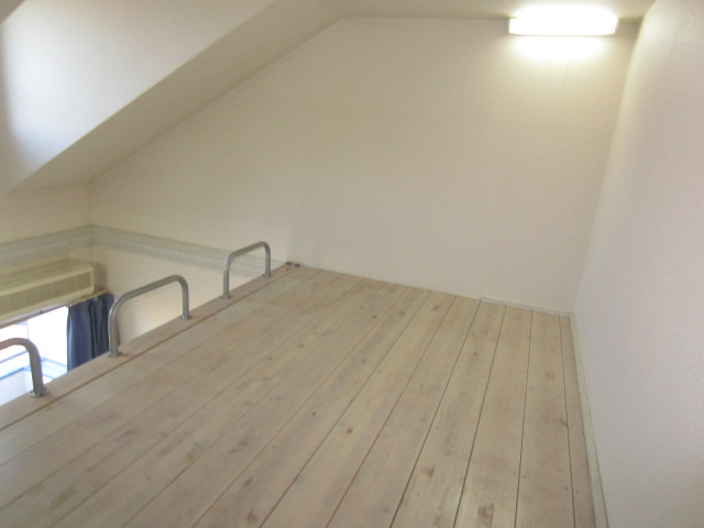 Other room space. Loft space is 2 Pledge