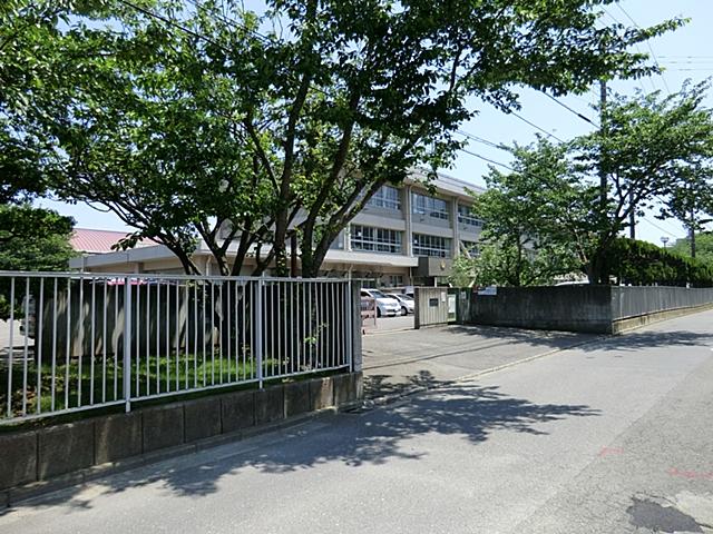 Primary school. 910m to Yokosuka Municipal Shinmei Elementary School