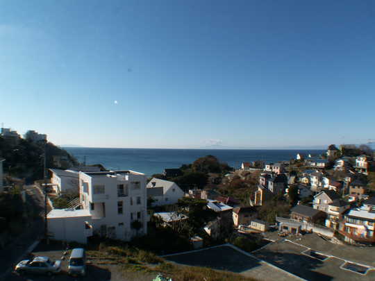 View photos from the dwelling unit. From the roof of a flat roof is, Is exactly what sea views. Everyone also BBQ in the rest of the day. 