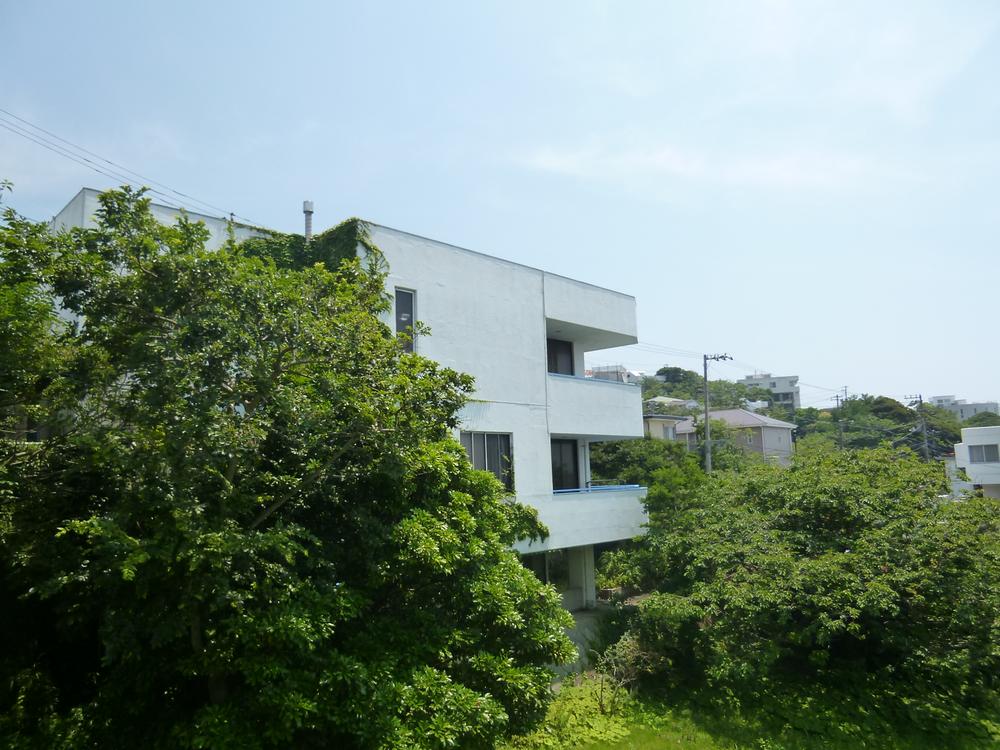 Local appearance photo. Peripheral is felt the green and peace.