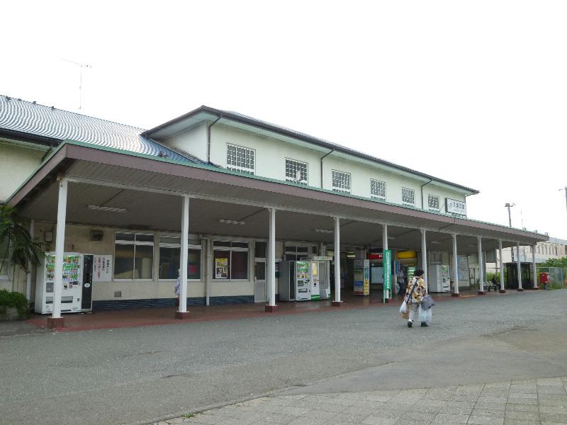 Other local. JR Kurihama Station within walking distance