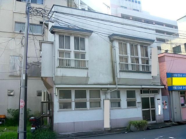 Local appearance photo. Local (September 2013) is the appearance of shooting Showa retro atmosphere. Around There are a number of dining options and commercial facilities. 