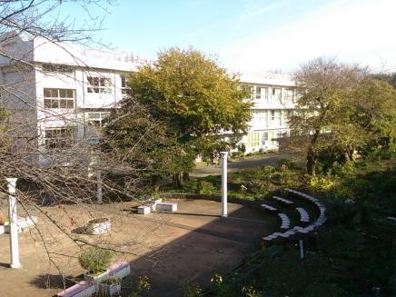 Junior high school. 1383m to Yokosuka City Sakamoto Junior High School