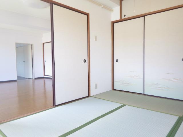 Non-living room. tatami, Sliding doors new replaced.