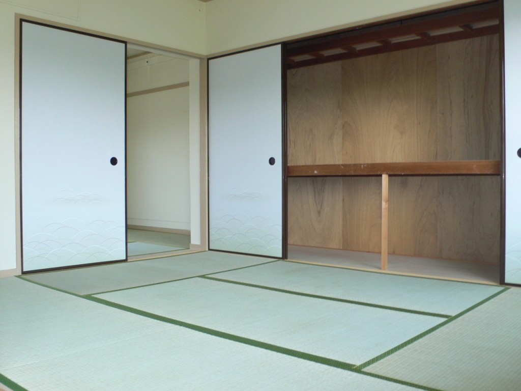 Living and room. Japanese-style room 6.0 tatami Photo is the same type ・ It is another dwelling unit.
