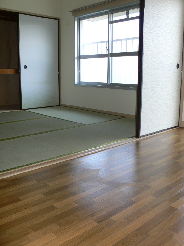 Living and room. Photo is the same type ・ It is another dwelling unit.