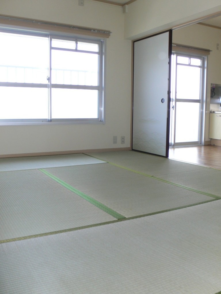 Living and room. Japanese-style room 6.0 tatami Photo is the same type ・ It is another dwelling unit.