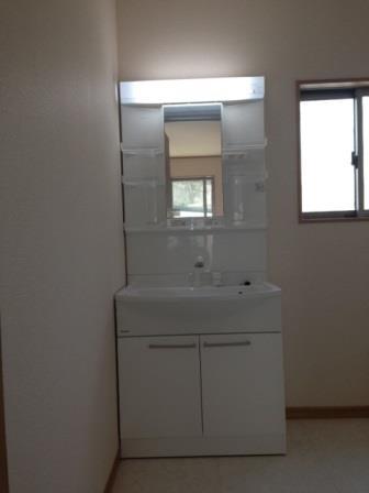 Wash basin, toilet. Indoor (September 2013) Shooting