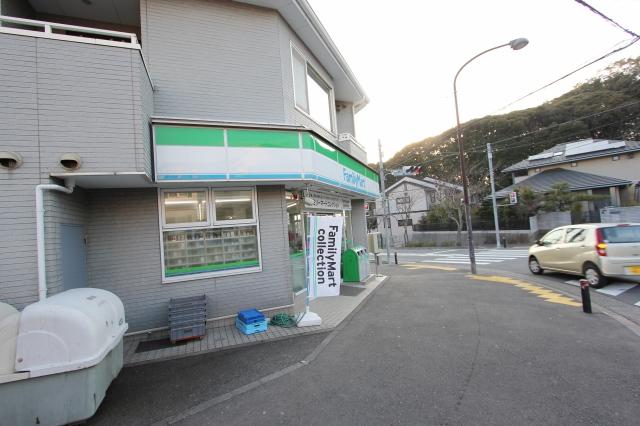 Convenience store. 320m to FamilyMart Takahashi Yoshii shop