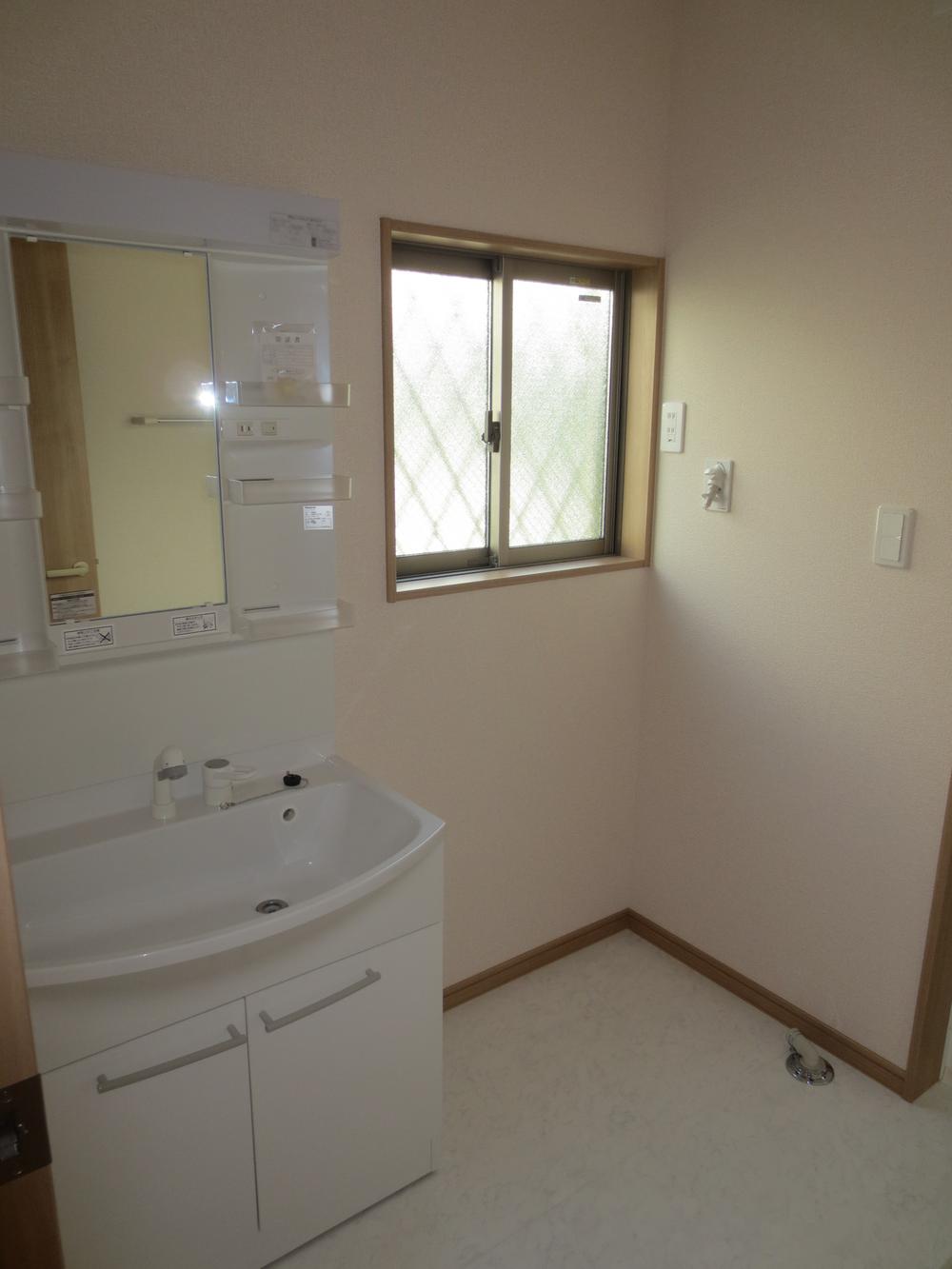 Wash basin, toilet. Indoor (September 2013) Shooting