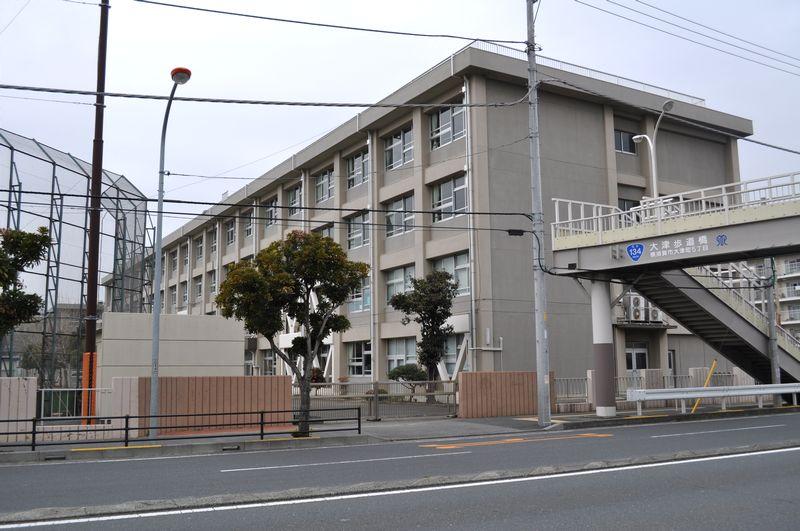 Junior high school. 750m to Yokosuka Municipal Otsu junior high school