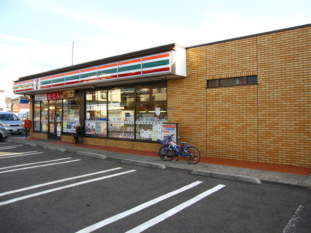 Convenience store. Seven-Eleven Yokosuka Nagai 3-chome up (convenience store) 580m