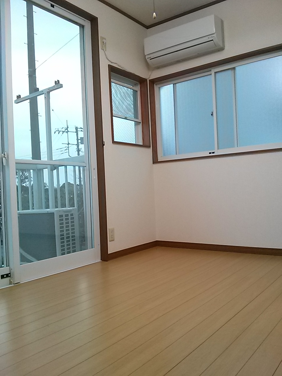 Living and room. Spacious flooring ☆