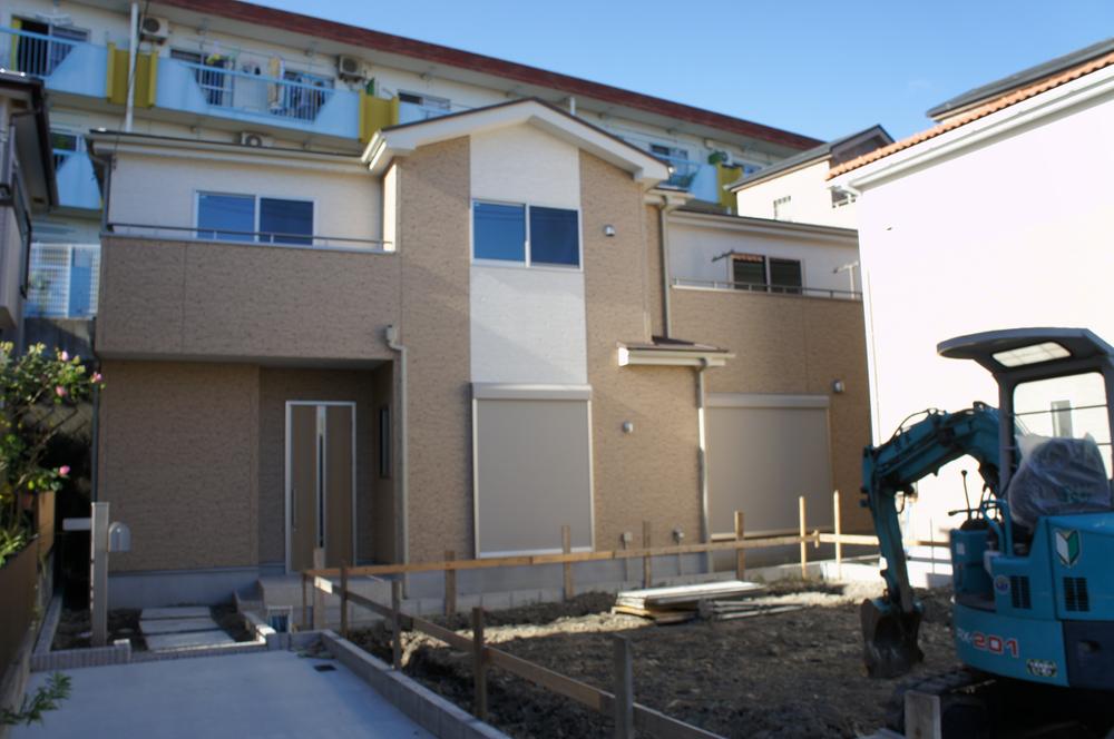 Local appearance photo. 1 Building ・ 3 Building site (October 2013) Shooting