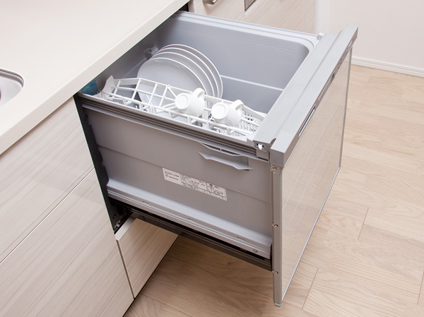 Kitchen.  [Dishwasher] Easy-to-use set of comfortable Smart car equipped, It has adopted the Panasonic dishwasher.