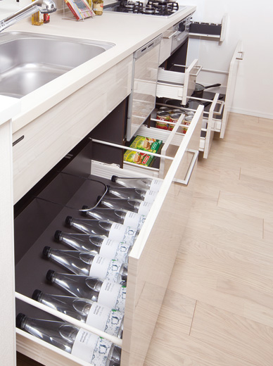 Kitchen.  [Slide storage <with Bull motion>] Under the sink is also a cabinet, Also it has a slide storage of easy smooth opening and closing, which is taken out the back of the thing.