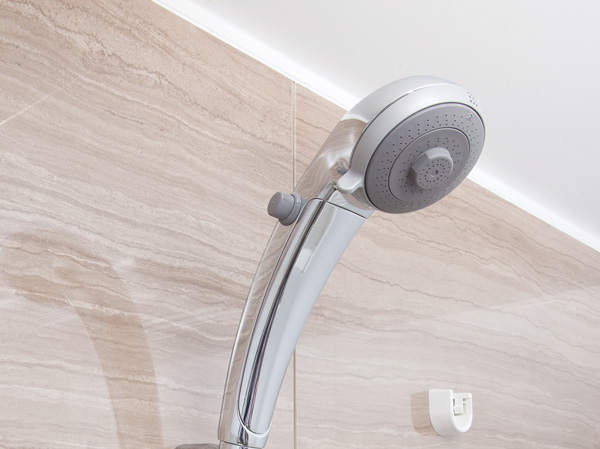 Bathing-wash room.  [3WAY shower head] You can choose at the touch of a button switches from the three types of water flow out of the shower.