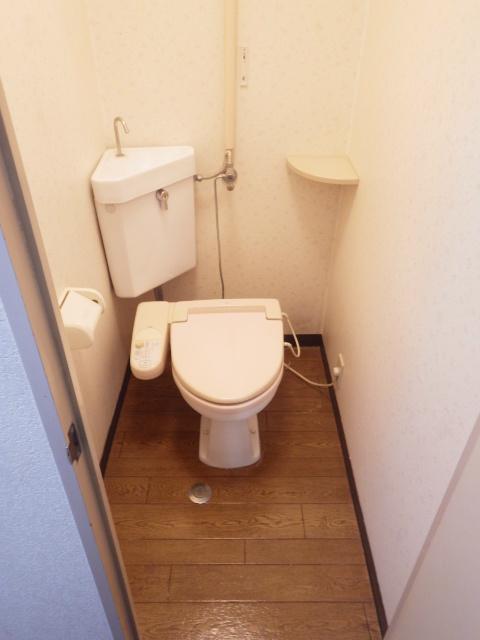 Toilet. With Woshureto