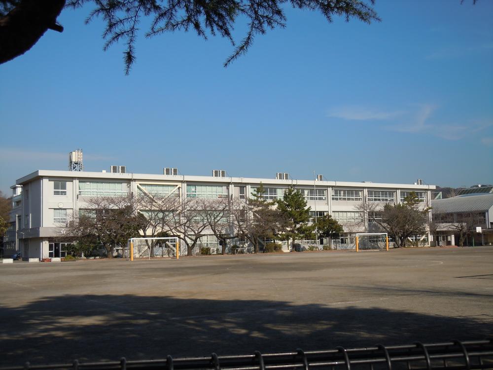 Primary school. 1470m to Yokosuka Municipal Kurihama Elementary School