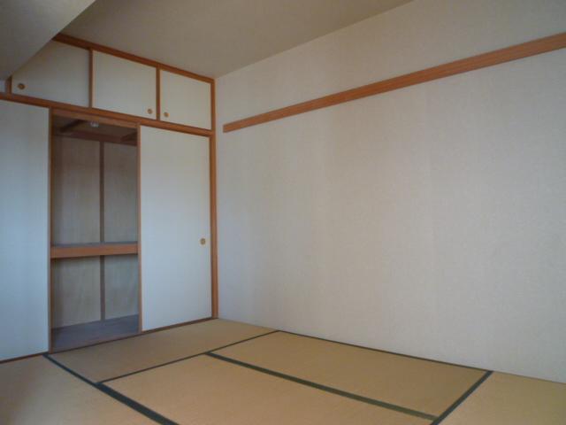 Non-living room. Japanese-style room and relax and relax
