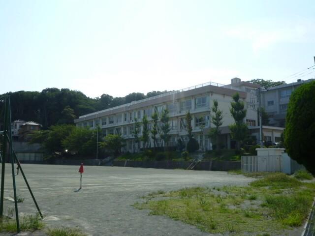 Junior high school. Because there is little place is the same as 400m elementary school to junior high school north Shimoura, Life rhythm of the child does not change.