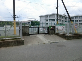 Primary school. 290m to Yokosuka Tateno ratio elementary school (elementary school)