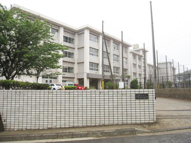 Junior high school. 728m to Yokosuka Municipal Oyabe junior high school