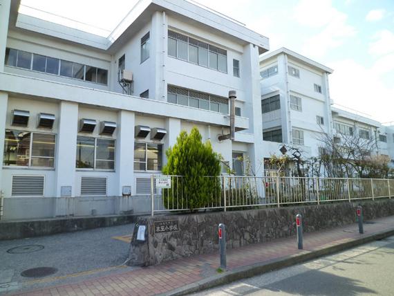 Primary school. 492m to Yokosuka Municipal Kinugasa Elementary School