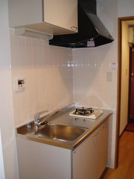Kitchen. 1-neck with stove