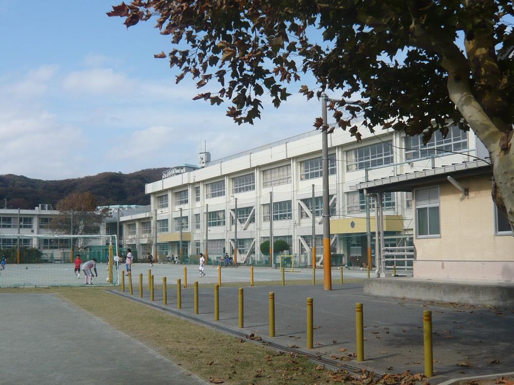 Primary school. Okusu until elementary school 2520m