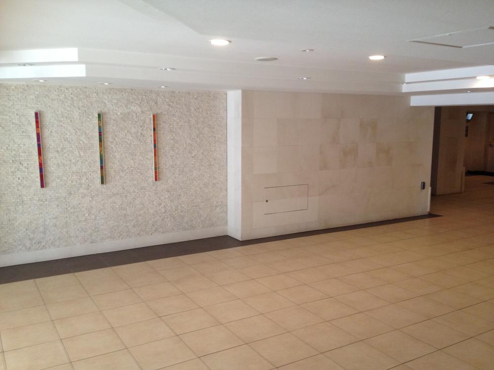 Entrance. Common areas