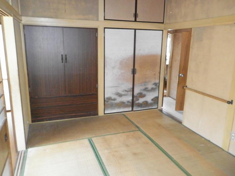 Non-living room. First floor Japanese-style room 6 quires. Storage space enhancement