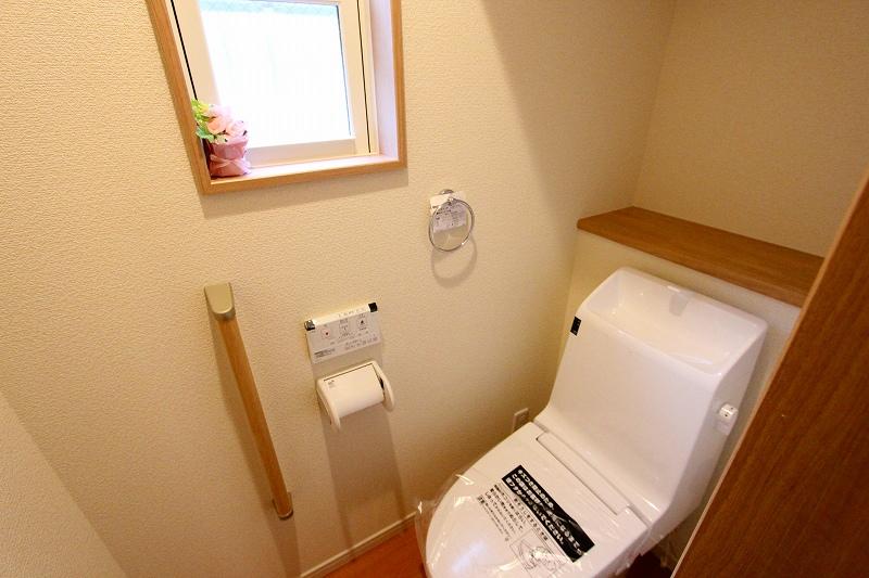 Toilet. Indoor (12 May 2013) Shooting