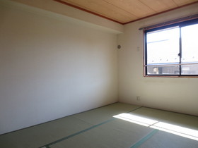 Living and room. South Japanese-style room 6 quires, Day is good. 