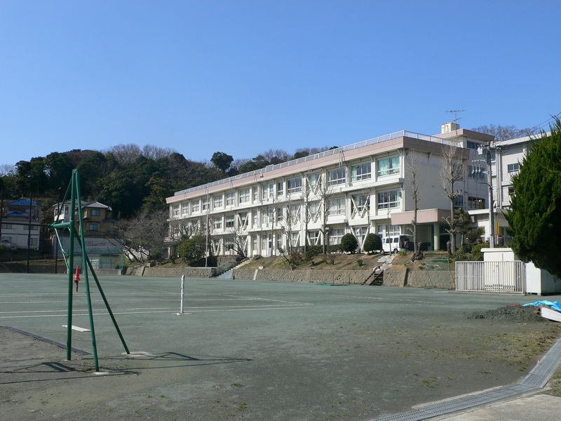 Junior high school. Yokosuka Tatsukita Shimoura 2076m up to junior high school (junior high school)