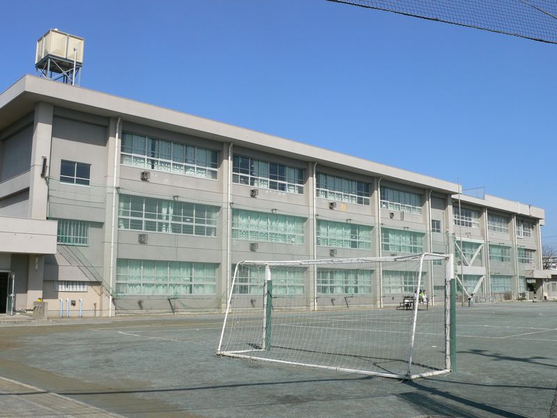 Primary school. 1300m to the north Shimoura elementary school (elementary school)