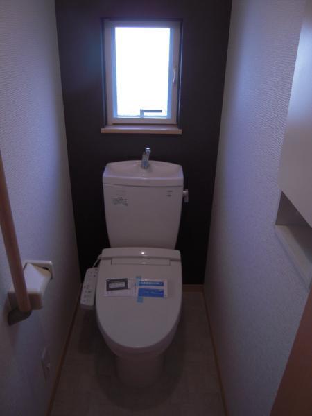 Toilet. First floor shower toilet toilet seat is already new goods exchange. Handrail and storage comes with. 