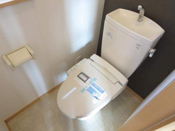 Toilet. You can use clean you because the second floor of the toilet is also a toilet seat was a new exchange to shower toilet. 