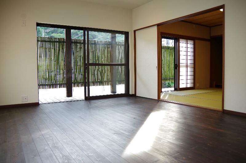 Living. Japanese-style room and is Tsuzukiai. 