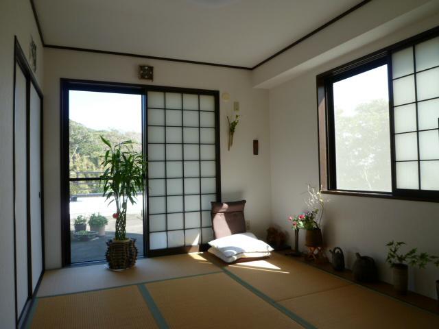 Non-living room. Japanese-style room also is in a beautiful state.