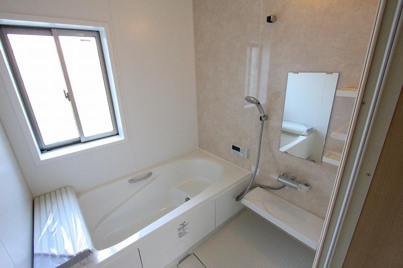 Bathroom. Indoor (12 May 2013) Shooting